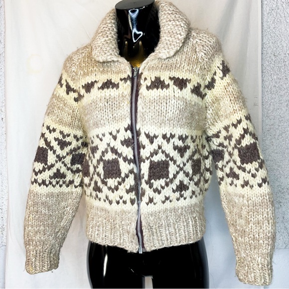 Vintage Sweaters - VINTAGE COWICHAN Cozy Knit Patterned Sweater - Cream and Brown